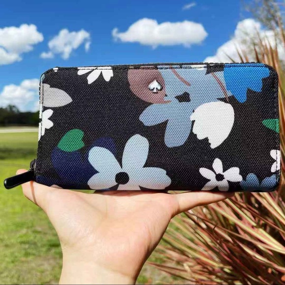 Kate Spade Jae Bold Bloom Continental Zip Around Wallet Black Floral Canvas - Picture 2 of 5